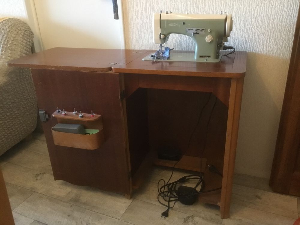 Meuble machine &agrave; coudre NECCHI Mod&egrave;le LELIA 513 Electroménager