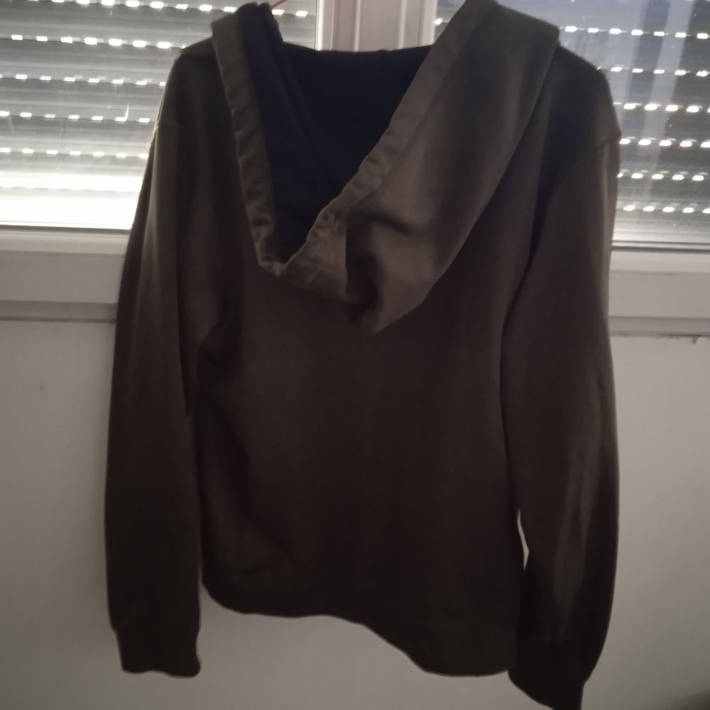 Veste jogging kaki marque Nike Taille S Therma Fit, avec cap Vêtements