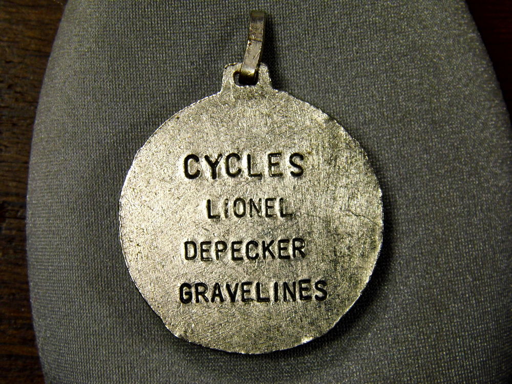 Medaille porte cl&eacute;s porte clef Gravelines DEPECKER cycle velo ancien bicyclette 