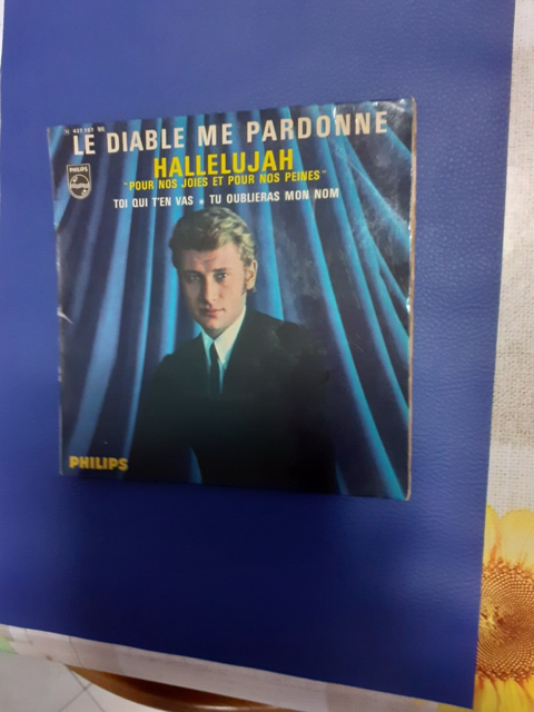Johnny Hallyday 45Tours vinyle Le Diable Me Pardonne / Halle 18 Olonne-sur-Mer (85)