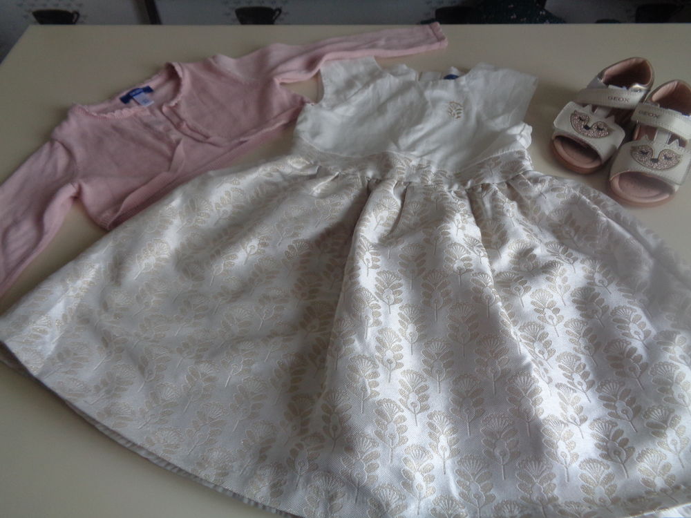Robe et gilet
Vêtements enfants