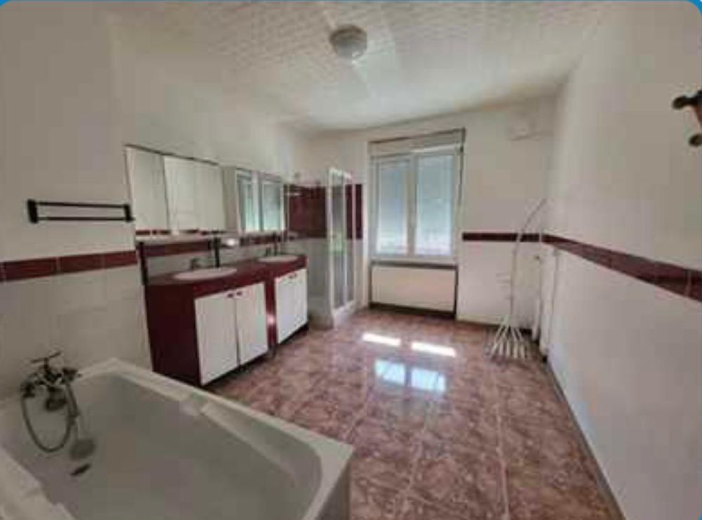 Location Appartement F5 libre situé à Morre 25660
840euros Morre