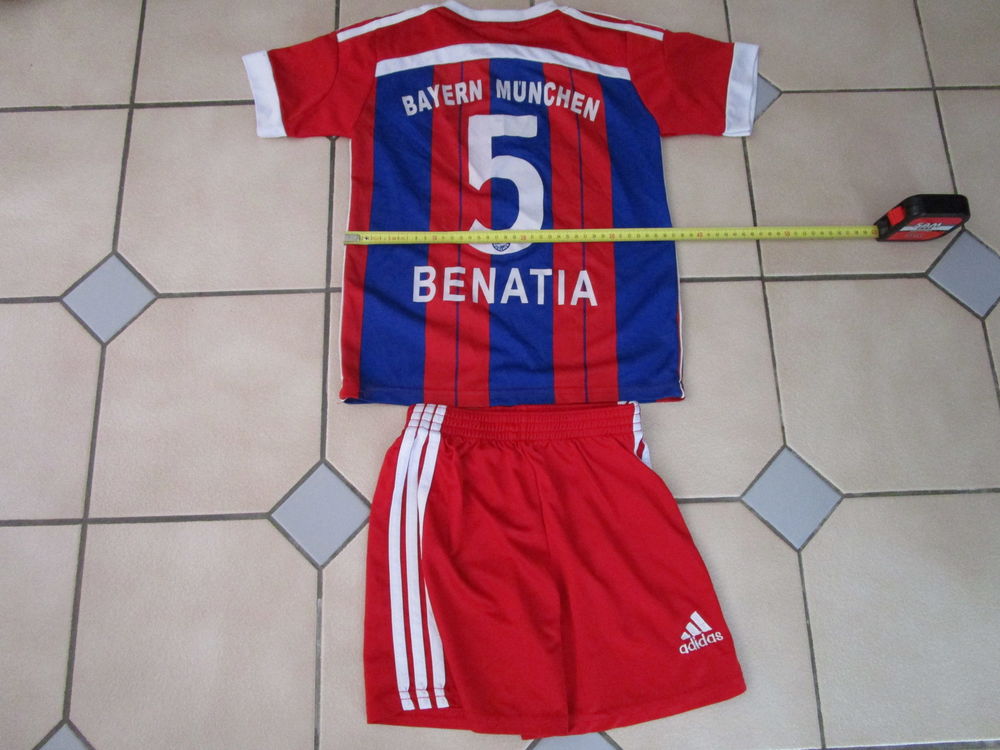 VIEUX MAILLOT +SHORT FOOTBALL"BAYERN DE MUNICH"BENATIA Vêtements