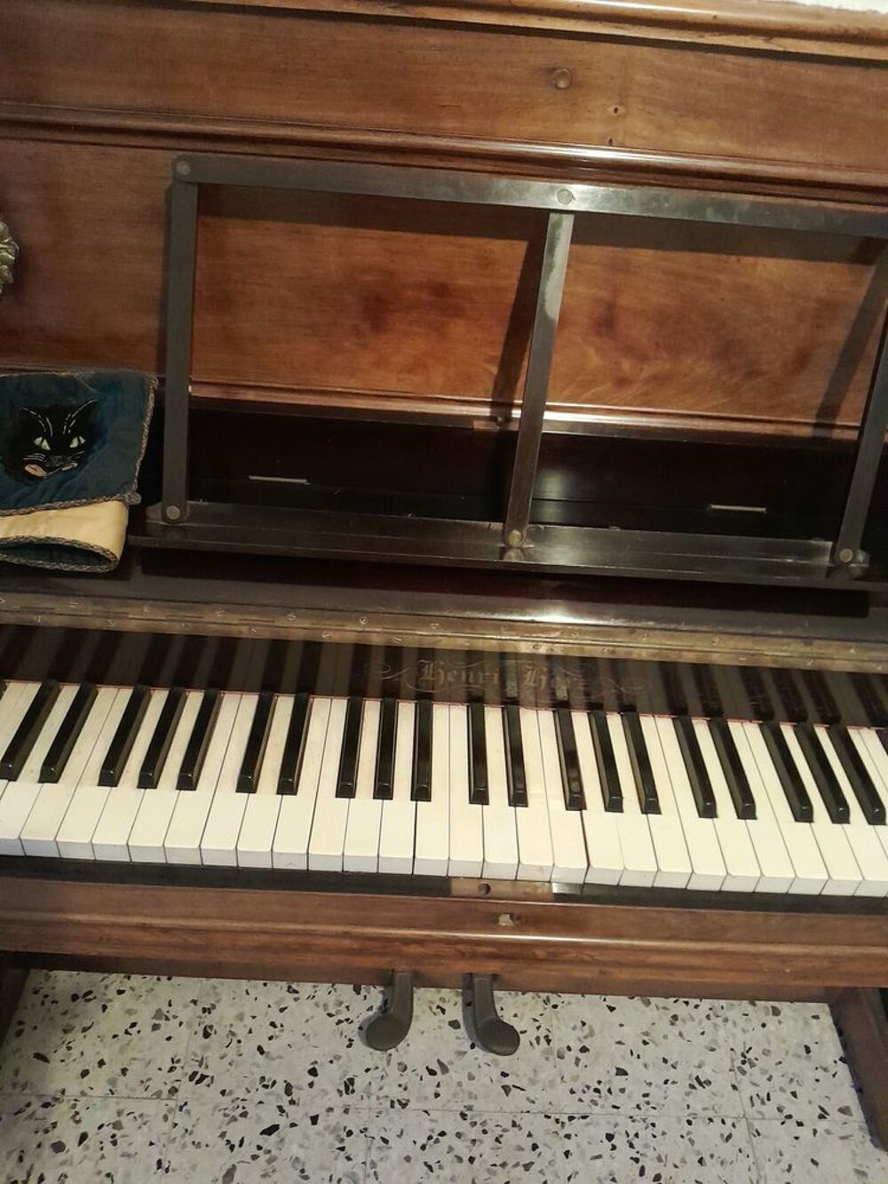 MEUBLES ET PIANO Meubles