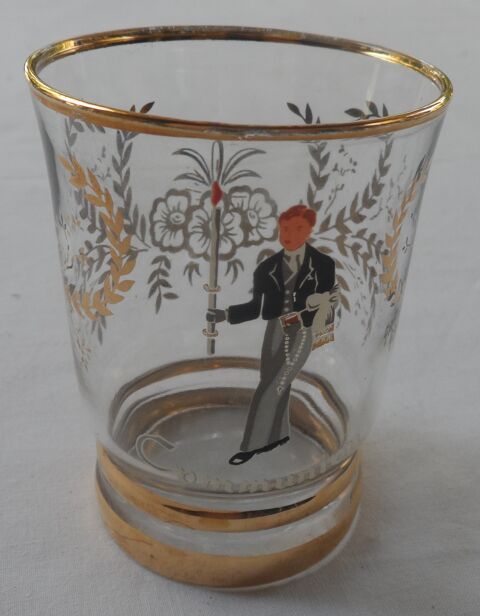 Tr�s joli verre communion d�cor� avec des filets d'or fin 15 Castries (34)