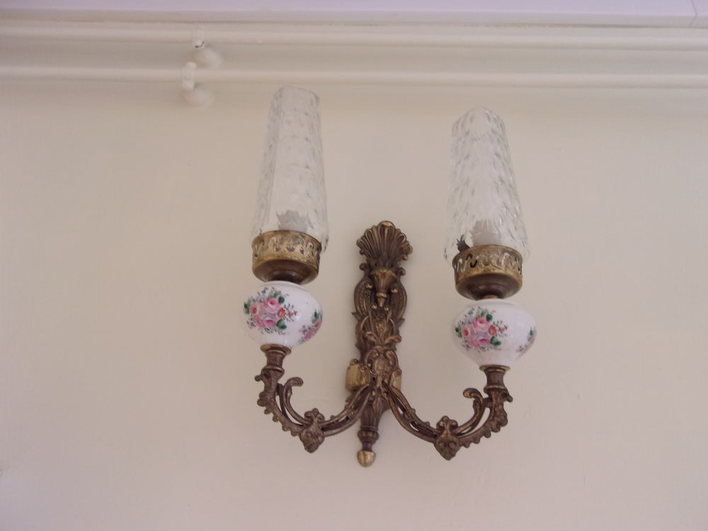 Lampe murale en laiton et verre et porcelaine Décoration