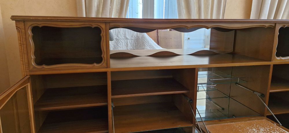 Meuble bahut en bois 5 portes et 3 tiroirs
Meubles