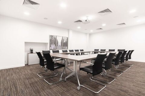 Acc&egrave;s tout inclus &agrave; des espaces de bureau professionnels pour 4 personnes &agrave; Paris 72 Faubourg St Honore 2899 75008 Paris