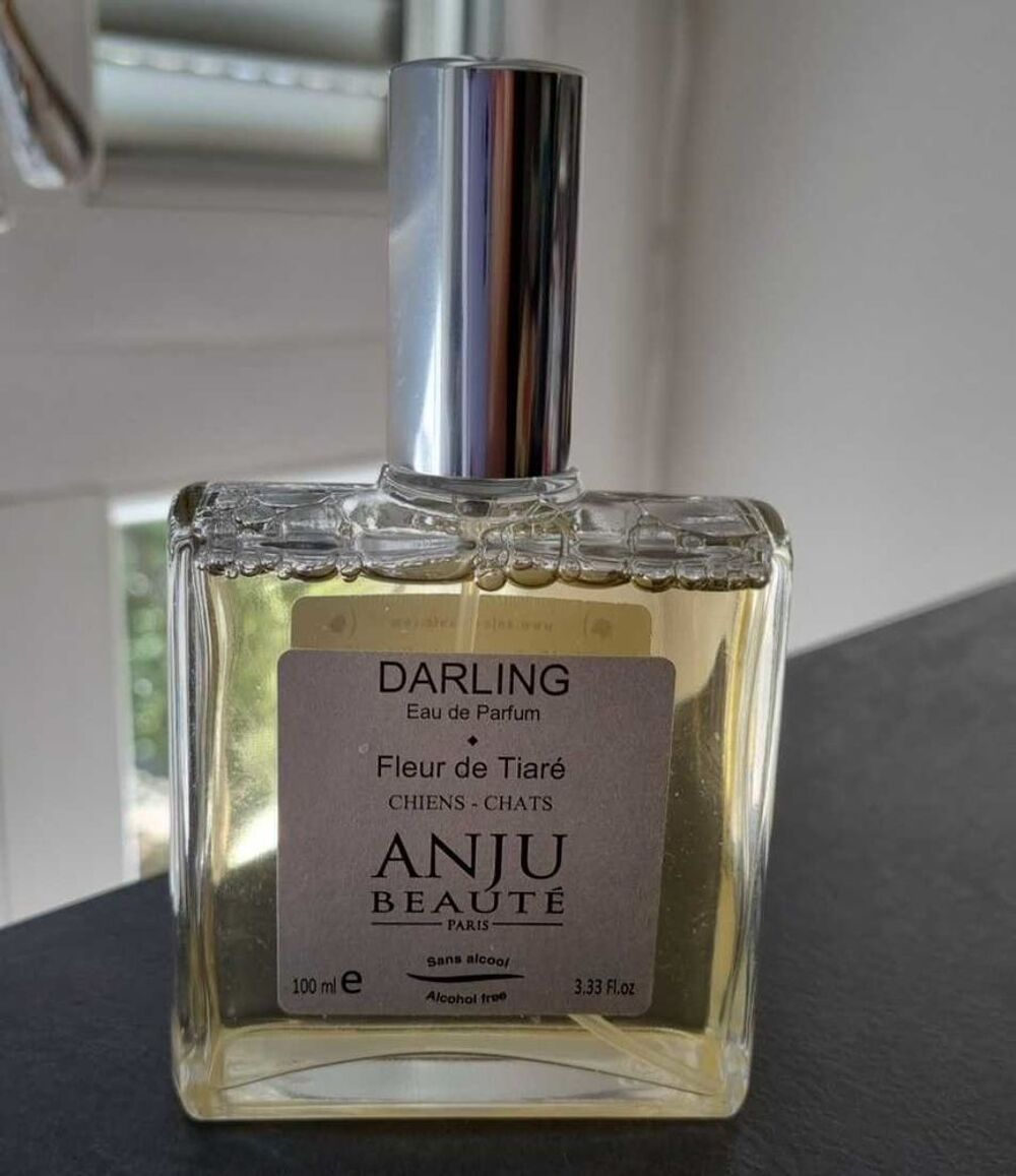 Eau de parfum. chien. chats . Senteur Tiar&eacute; Bijoux et montres