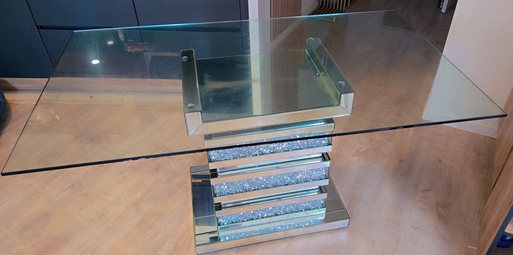 Magnifique table &agrave; manger 6 personnes Dimension: 150 x 90 cm Meubles