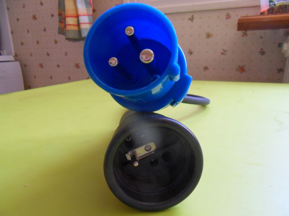 Adaptateur pour branchement &eacute;lectrique CEE Bricolage