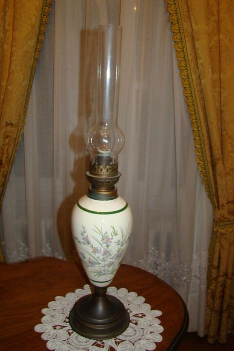 Ancienne grande lampe  ptrole    80 Gargenville (78)