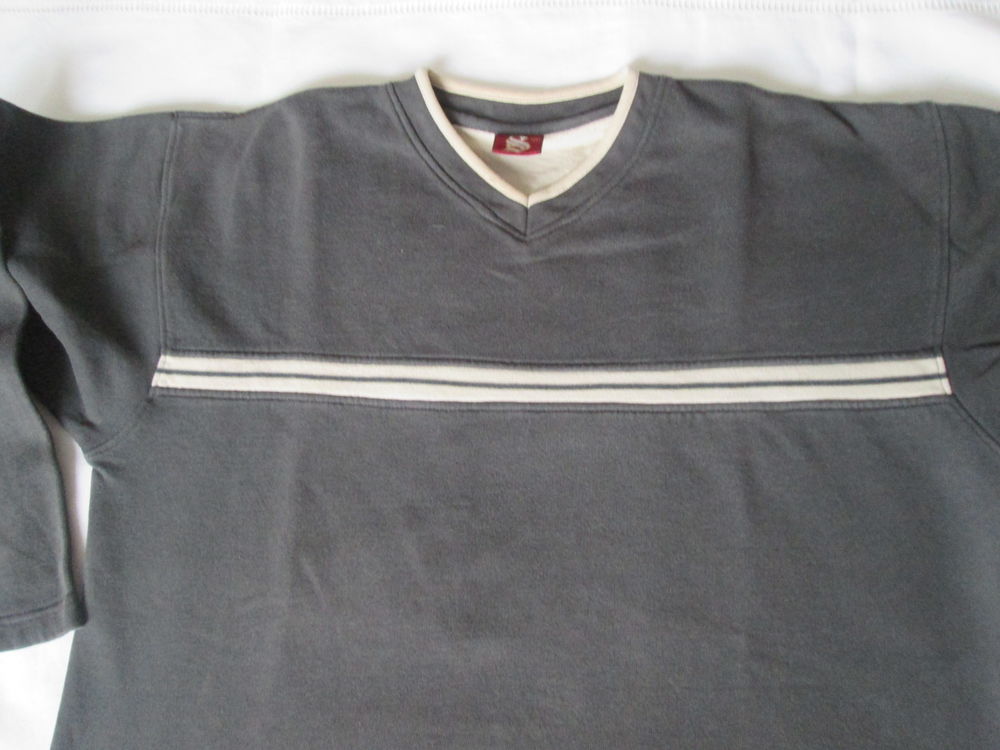 Pull homme col V taille M Vêtements