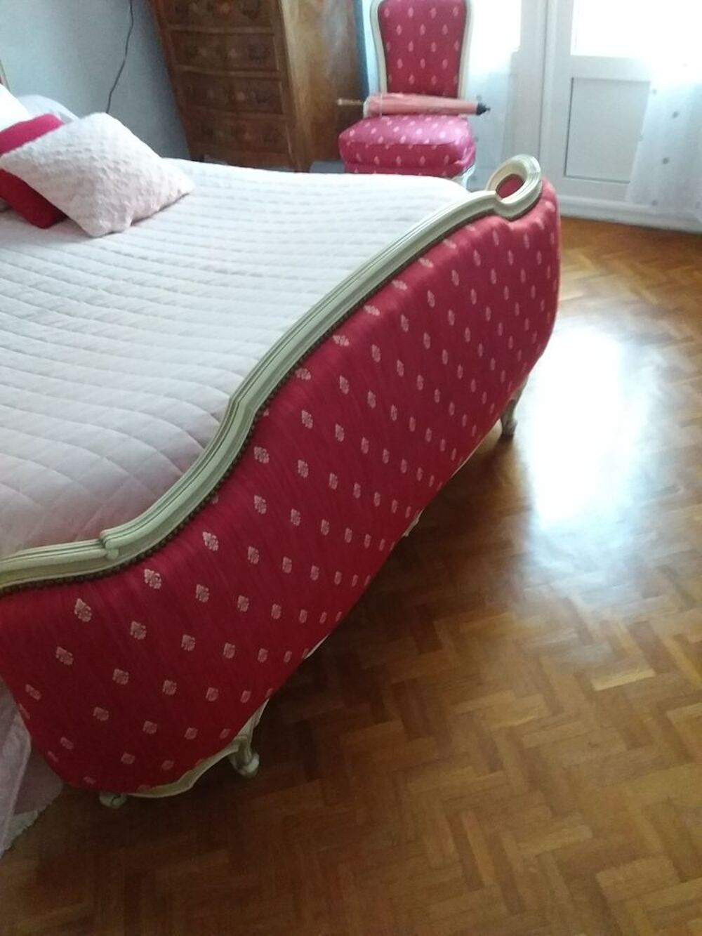 Tete de lit louis xv tissu framboise
Fonds de lit corbeille Meubles