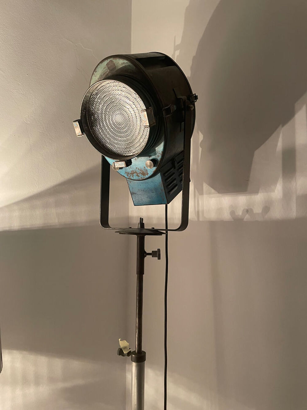 Lampe Vintage 1950 pour Th&eacute;&acirc;tre /Cin&eacute;ma sur tr&eacute;pied roulette Dcoration