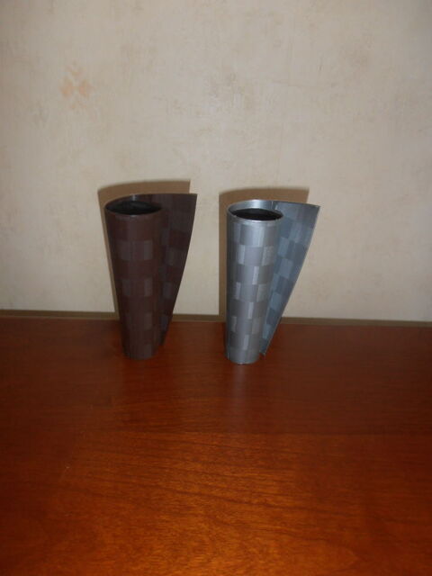 2 vases modernes (17) 3 Tours (37)