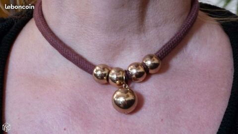 2 colliers ras de cou cordon de coton NEUFS!!! 3 �cuisses (71)