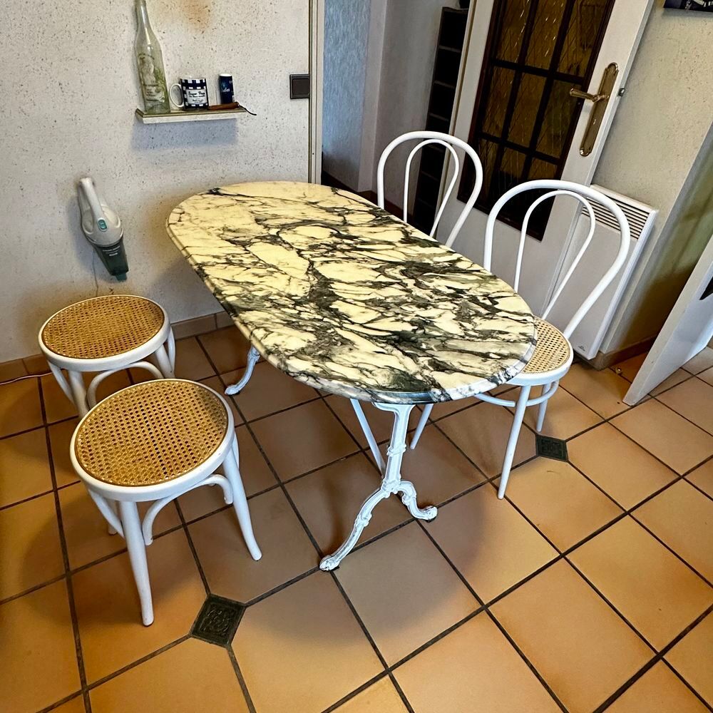 Ensemble table bistrot marbre | 2 chaises | 2 tabourets Meubles