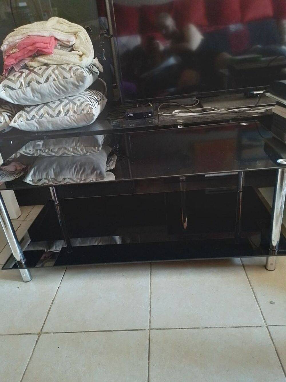 table basse noir en verre Meubles