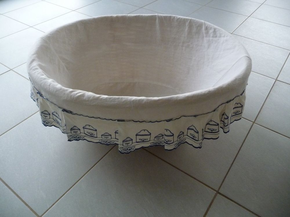 Grande corbeille &agrave; linge ou autre en rotin Décoration
