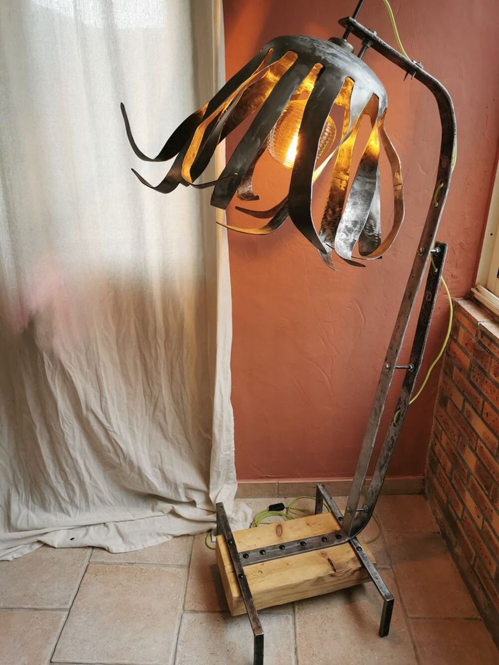Lampe en acier bois Décoration