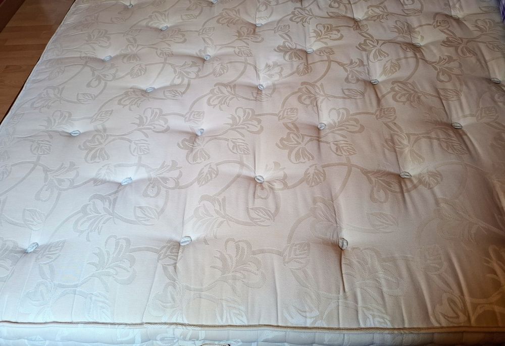 LIT 2 PERSONNES AVEC MATELAS Meubles