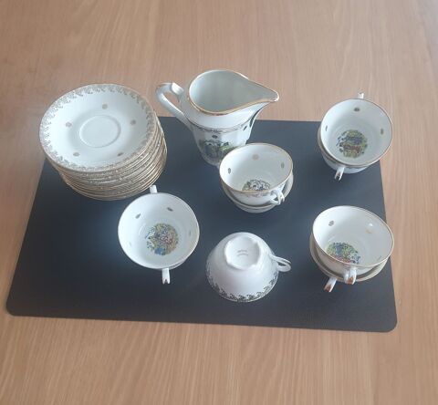 Tasses  caf, soucoupes et pot  lait en vritable porcelai 15 Betton (35)