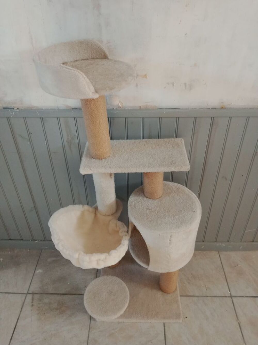   ARBRE A CHAT CASI NEUF 