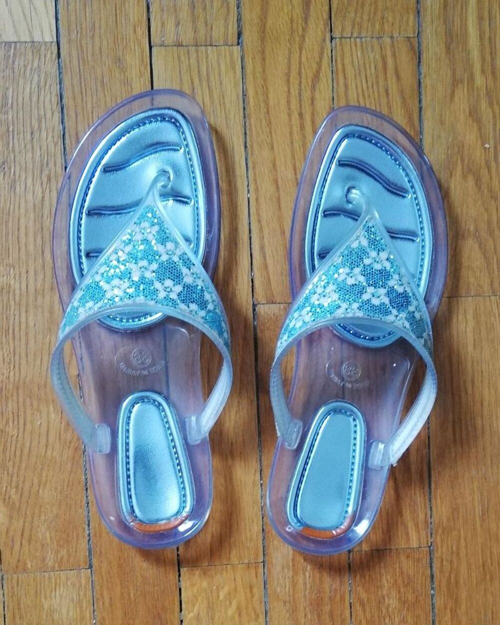 Tongs femme. Chaussures