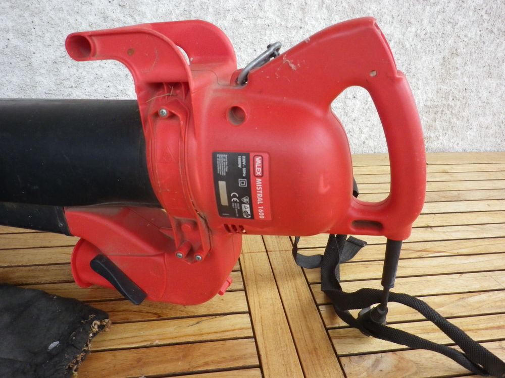 Aspirateur souffleur de feuilles &eacute;lectrique Jardin