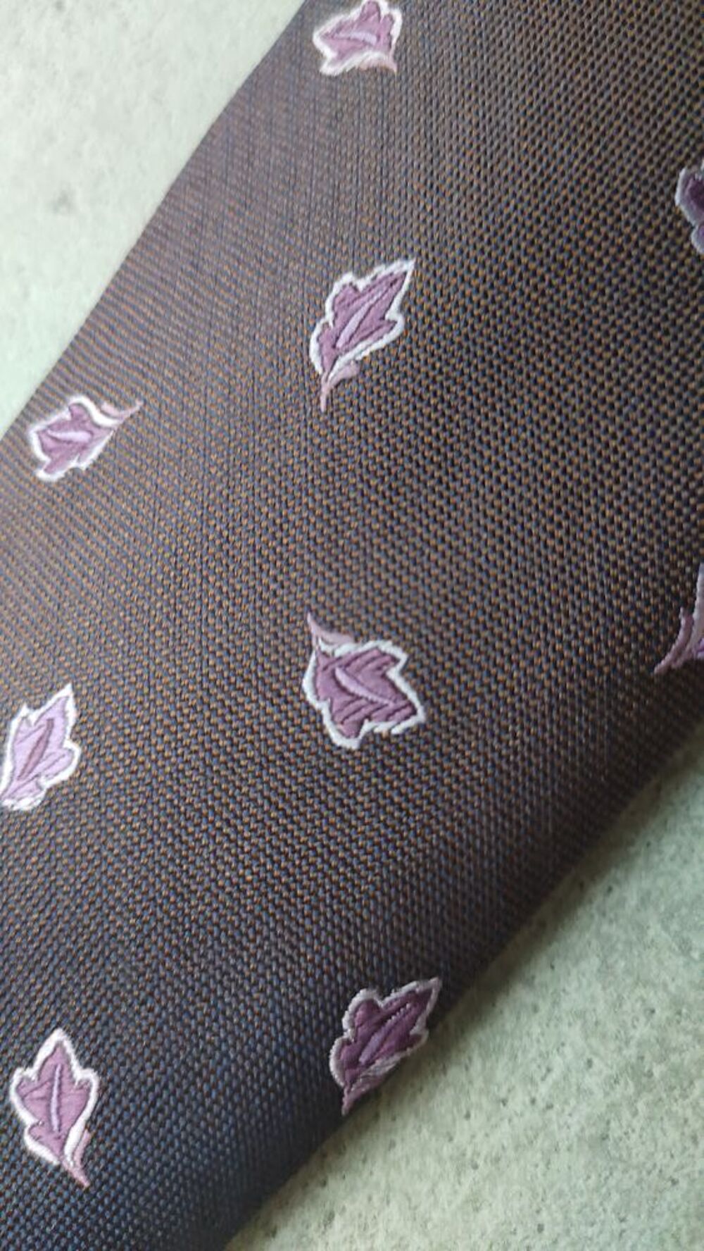 Cravate Brice 100% Soie - Prune &agrave; Motifs Feuilles Mauves Vêtements