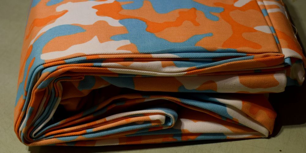 Coupon de Tissu Camouflage Orange Ecorce 4m x 1.78m neuf. Décoration