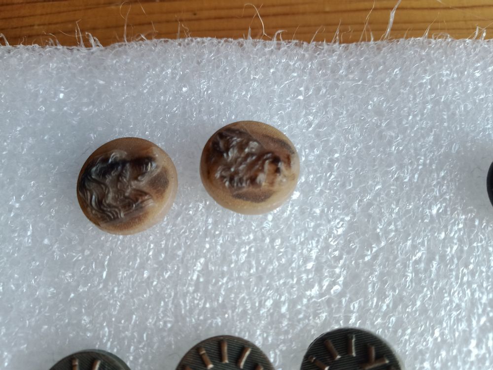 Boutons anciens Willy's, chasse et v&eacute;nerie 