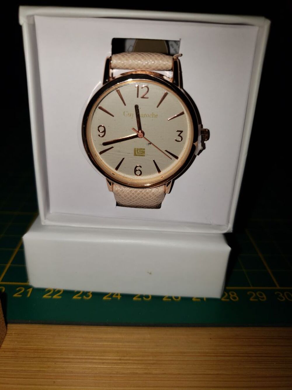 Montre femme bracelet rose Guy Laroche Bijoux et montres