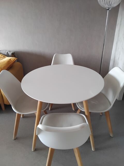 Table maison du monde + 4 chaises blanches 100 La Fresnaye-sur-Chdouet (72)