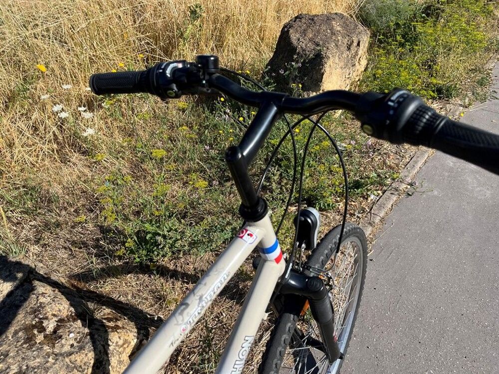 V&eacute;lo TRIBAN, Gravel, cadre XL, en tr&egrave;s bon &eacute;tat. Vélos