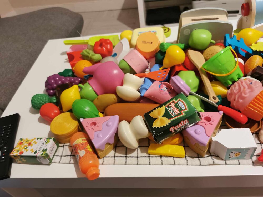 Bonjour cuisine en bois +sac de dinette et petit aspirateur Jeux / jouets