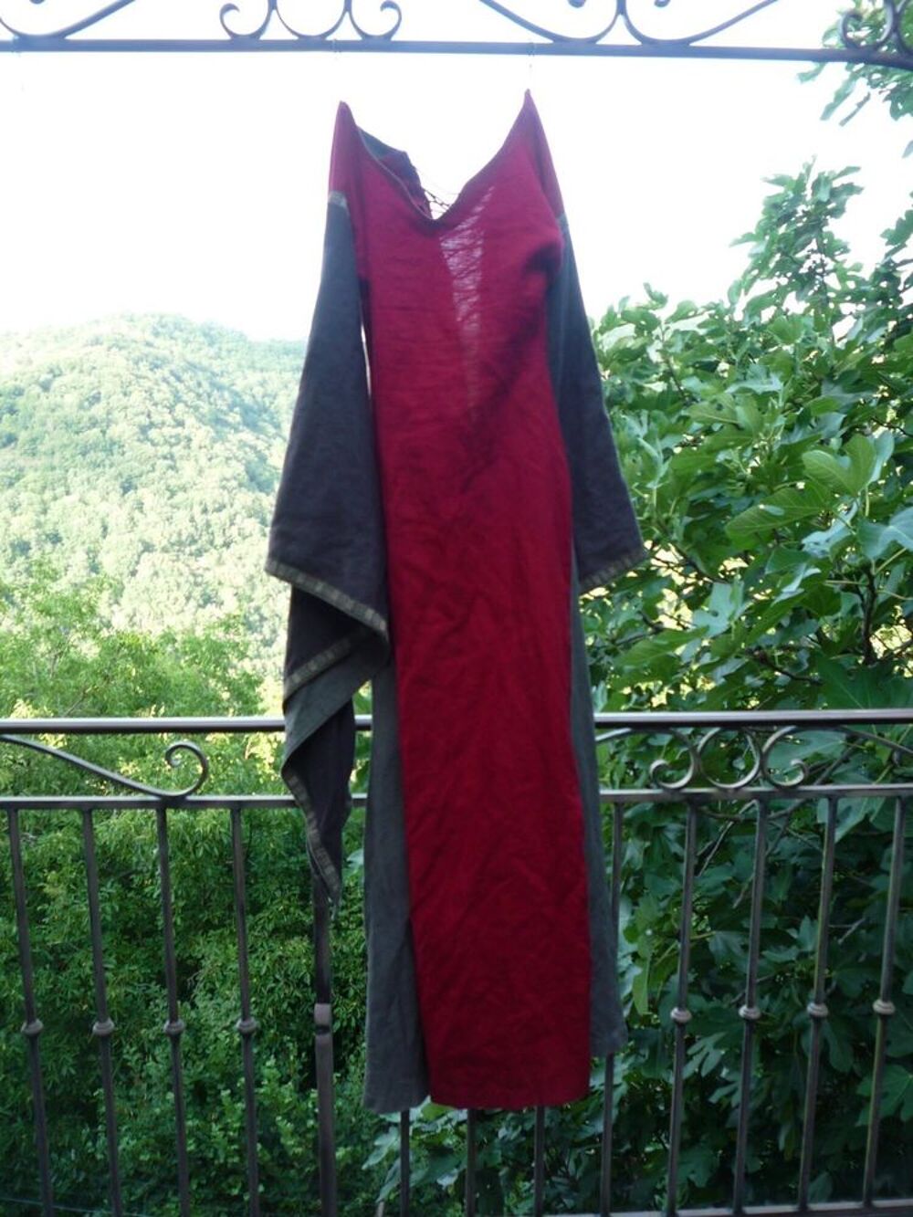 Robe m&eacute;di&eacute;vale Vêtements