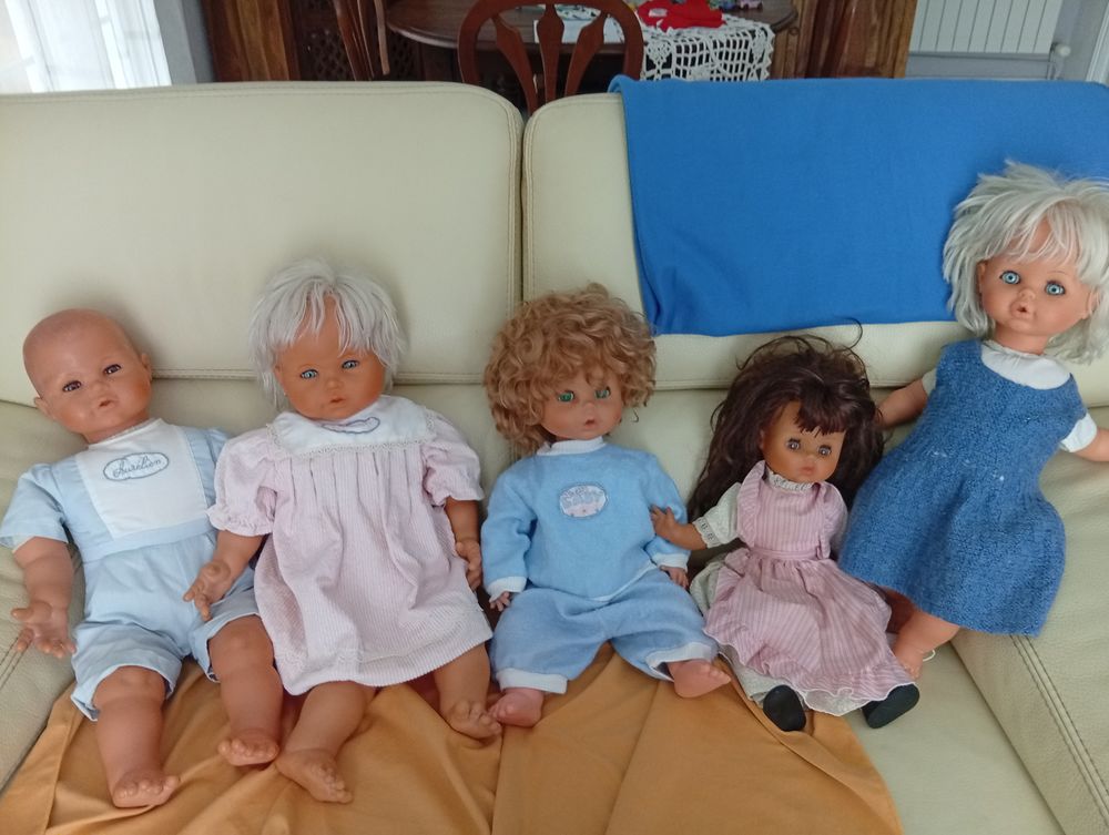 Lot de 5 poup&eacute;es Bella 