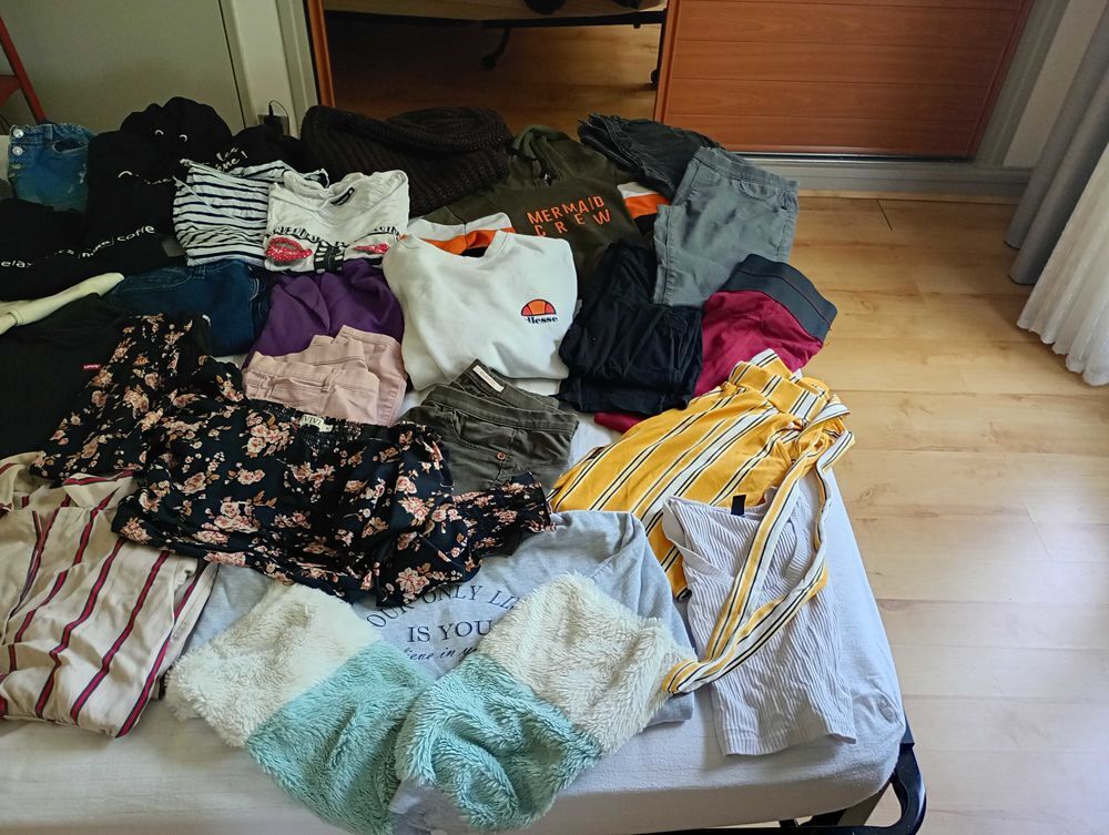 gros lot de v&ecirc;tements femme/ado 30pieces Vêtements