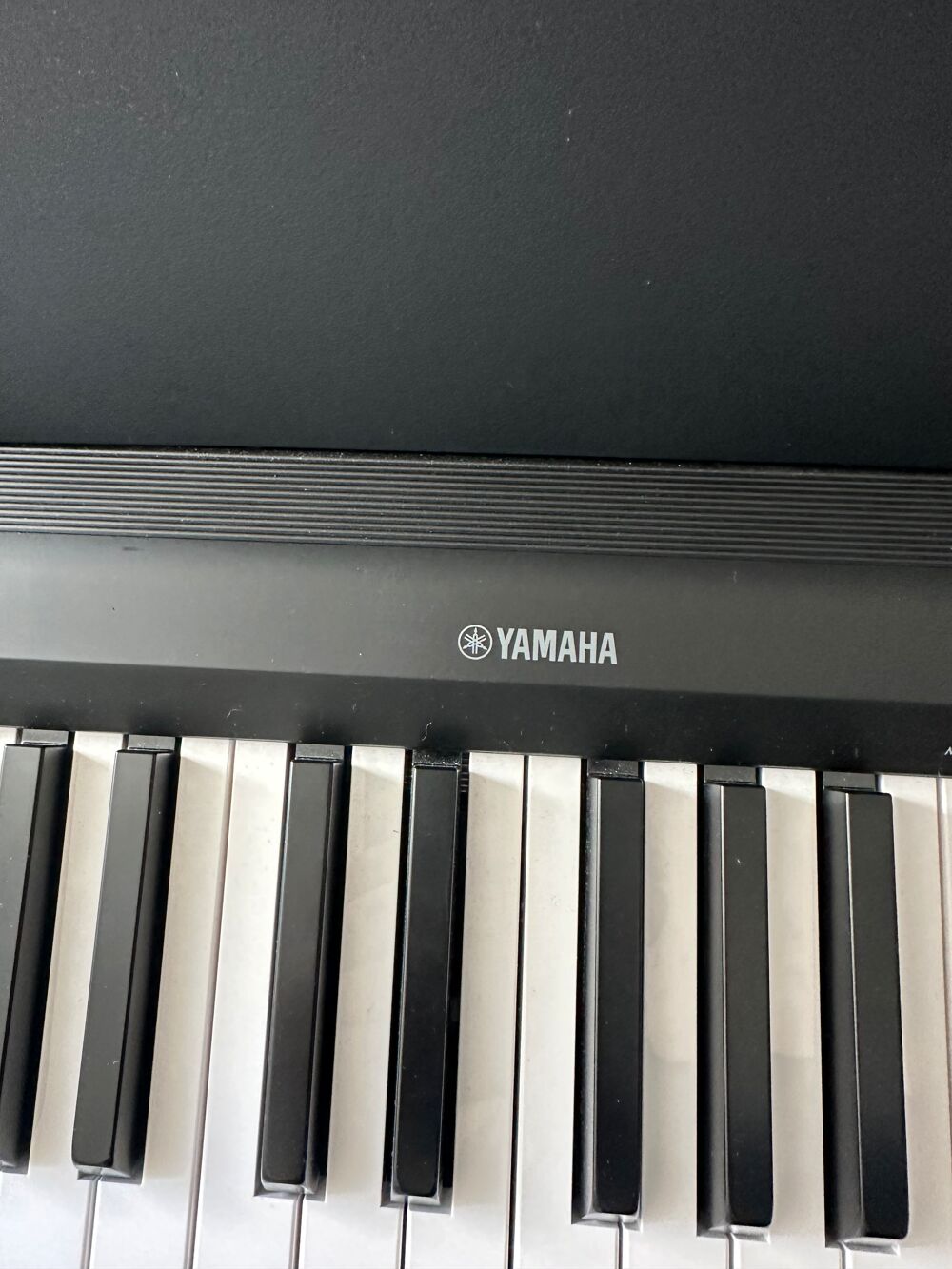 Piano Yamaha P-145 quasi neuf - Complet avec support, p&eacute;dale Instruments de musique