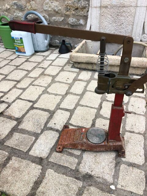 boucheur de bouteille VINTAGE
pour d�co 0 Saint-Georges-sur-Cher (41)