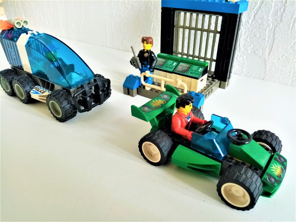LEGO City voiture de police et cambriolage de banque no 4608 CD et vinyles