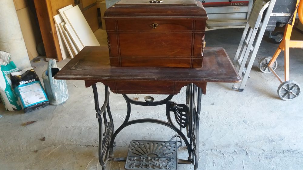 Machine &agrave; coudre PEREGRINE ann&eacute;es 1930 Meubles