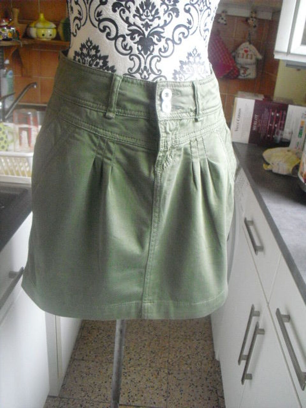 JUPE KAKI NEUVE ETAM TAILLE 36 Vêtements