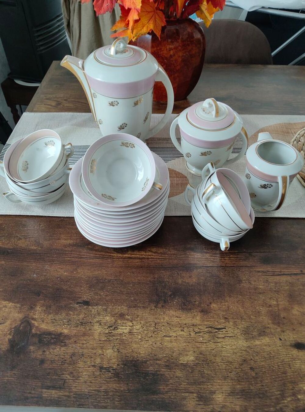 Service caf&eacute; ou th&eacute; porcelaine de Limoges " Sarlangeas " Décoration