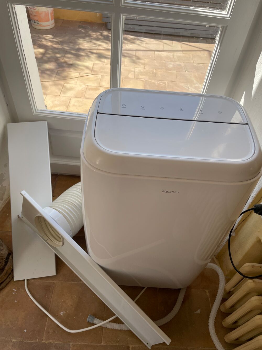 Climatiseur mobile r&eacute;versible
Equation Mod&egrave;le A018D-12CH Electroménager