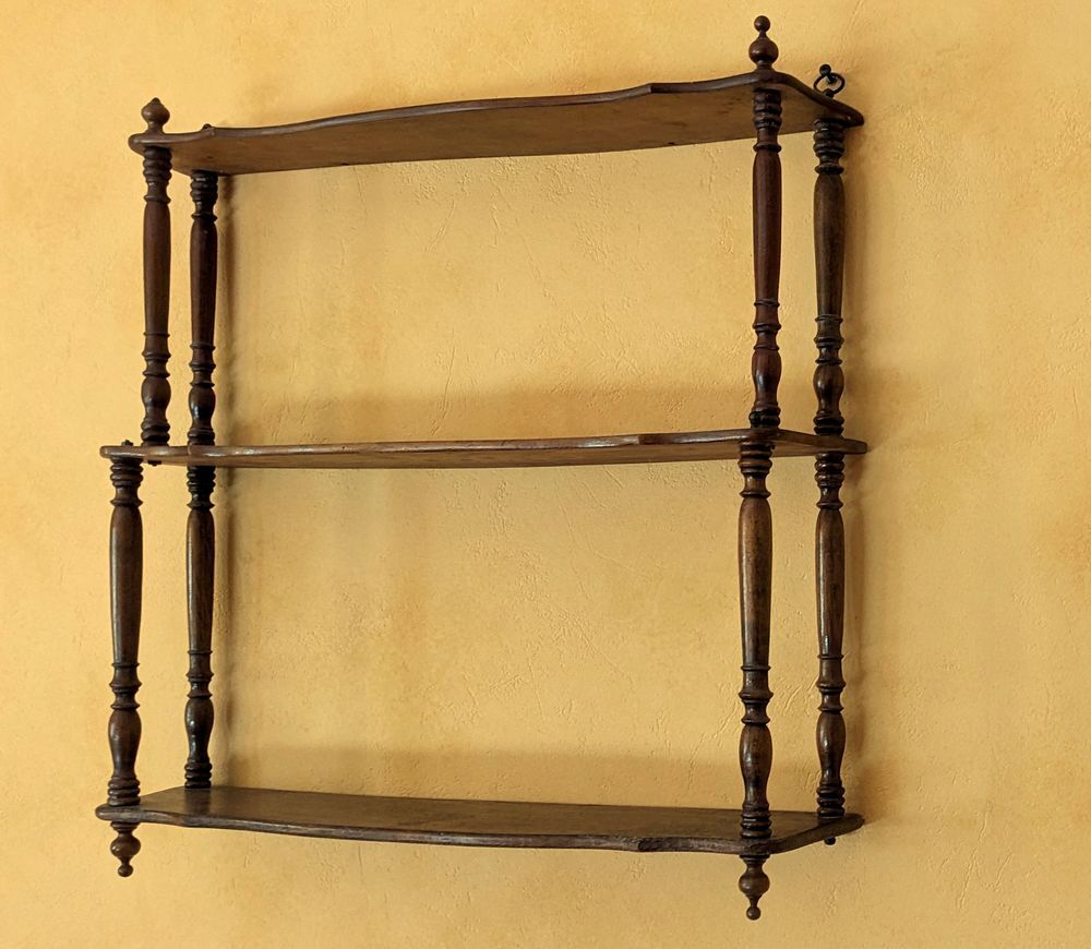 Ancienne petite ETAGERE en bois tourn&eacute;
Meubles