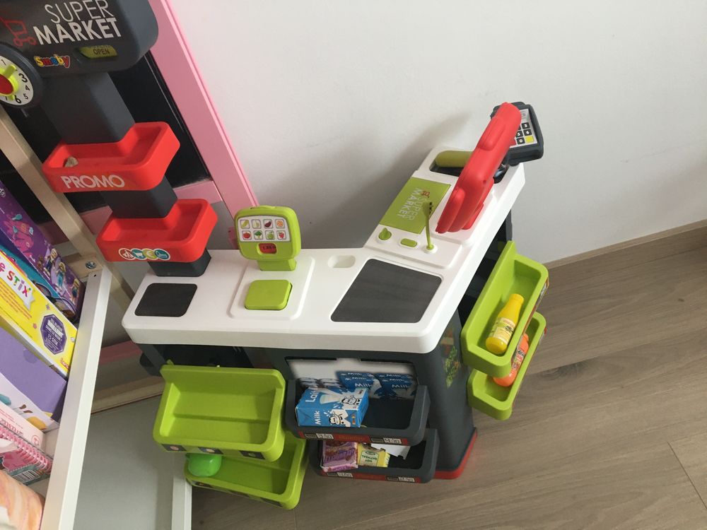 Gros lot d&icirc;nette - cuisini&egrave;re/&eacute;talage/table etc Jeux / jouets