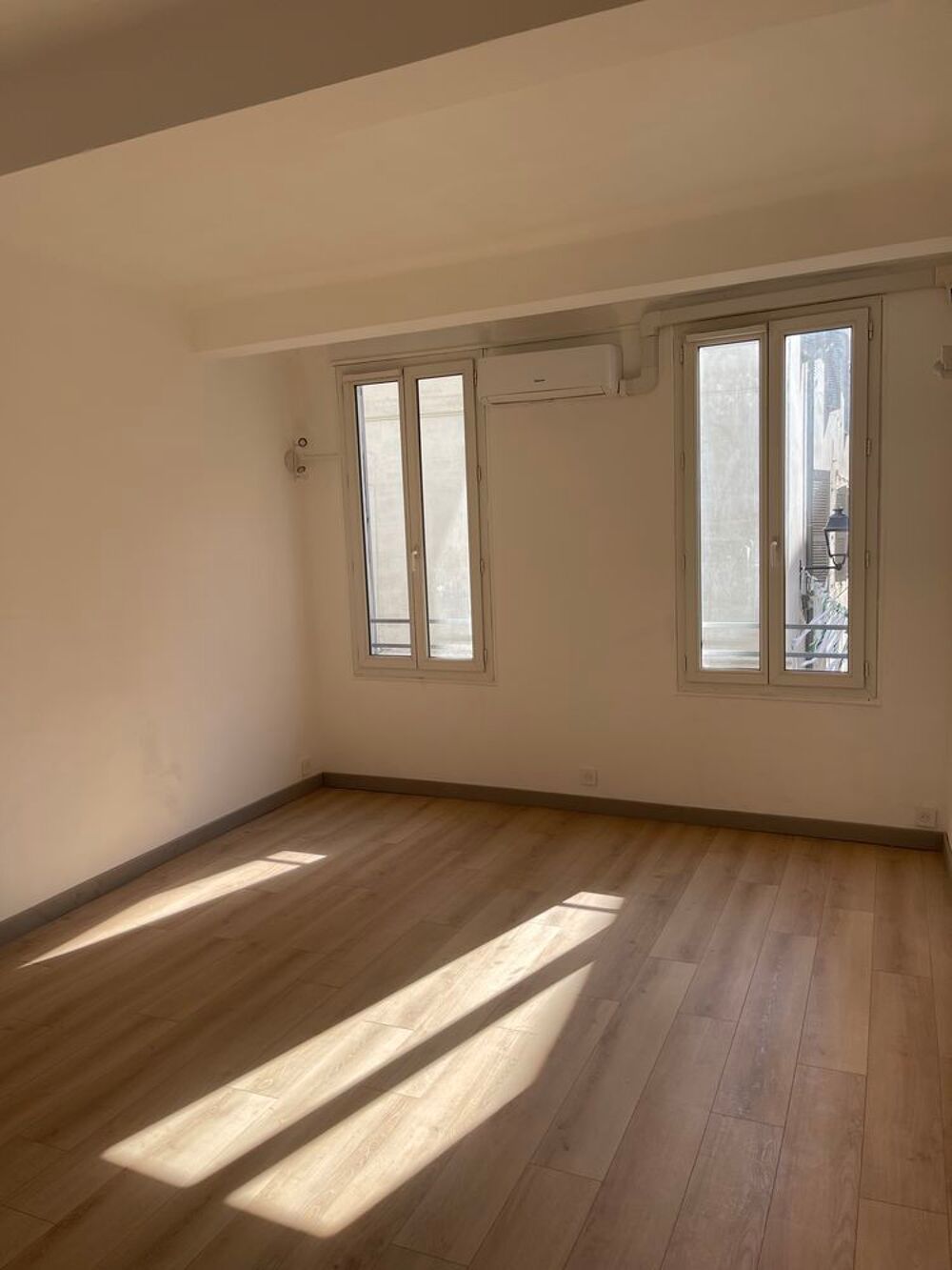Location Appartement T2  refait a neuf climatisé proche hall rue piétonne Avignon
